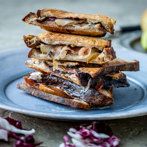 Gorgonzola, Prosciutto, Peer En Radicchio Toast